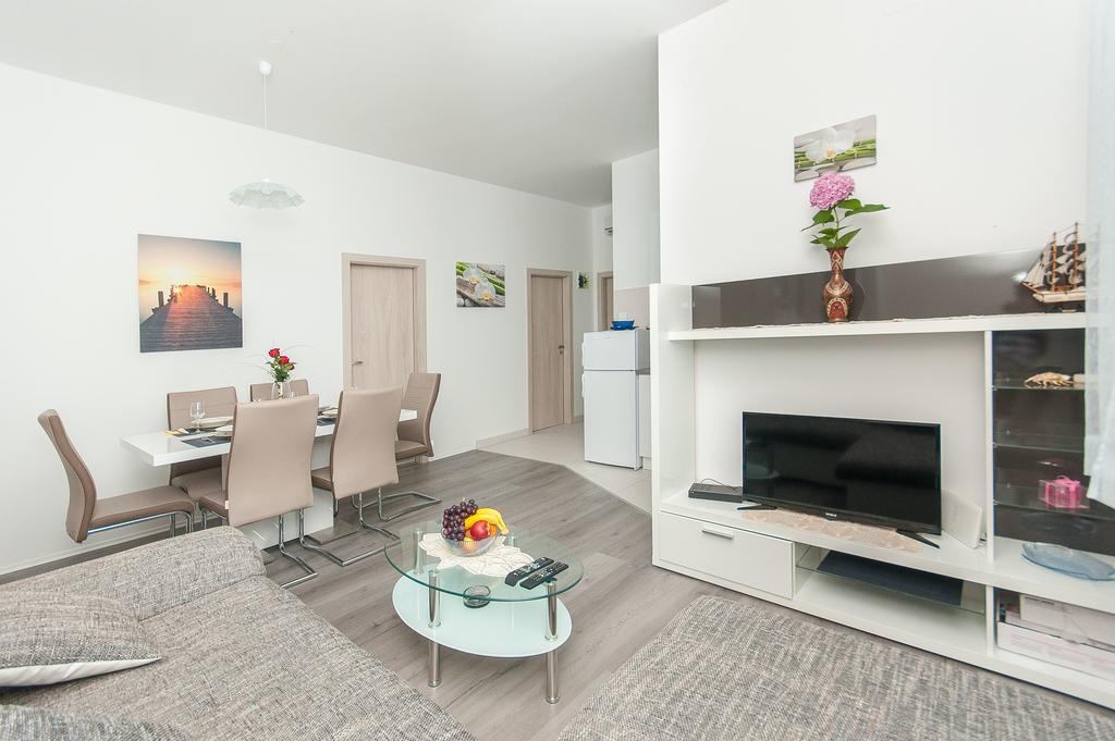 אומיס Tanja Apartment מראה חיצוני תמונה